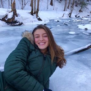 Meet your Posher, Katelyn